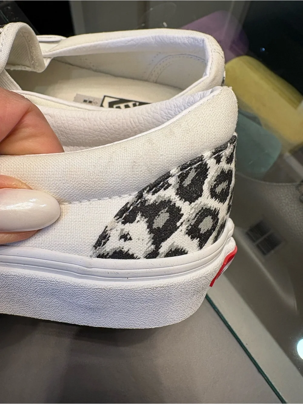 🆕🎉NWOB (Has Tags) Vans White Slip-On Flats with Black Leopard Print